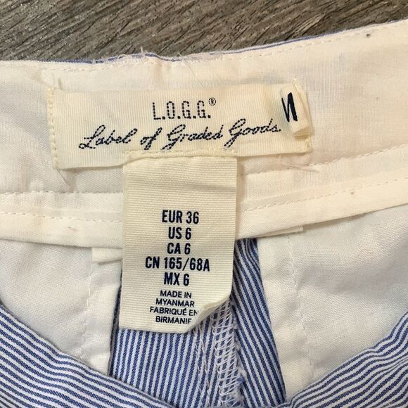 H&m blue and white stripe cuffed shorts. Front and back pockets. Size 6. - Picture 6 of 9